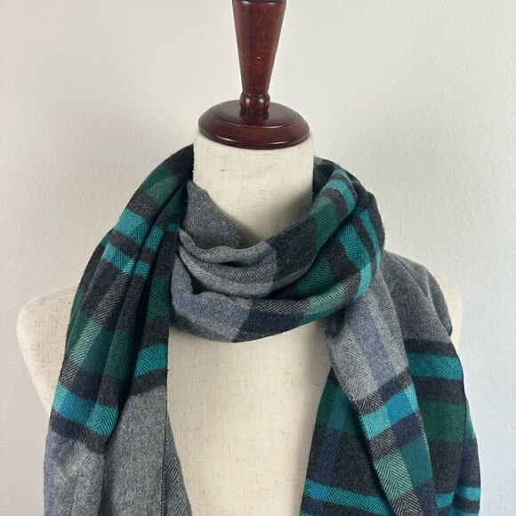 EUC Chelsey Women’s Scarf - Picture 2 of 6